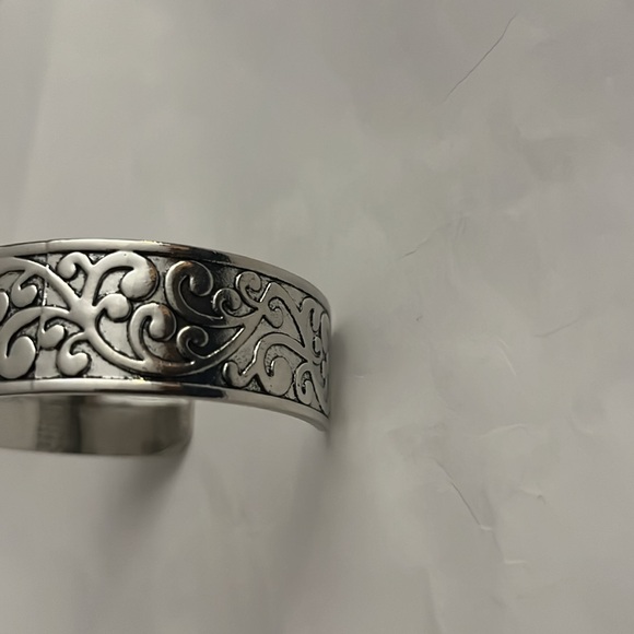 Read The VINE Print! Silver Bracelet. - Picture 2 of 5